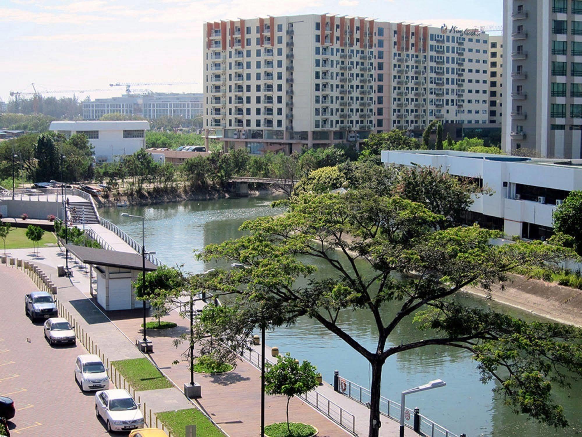 Oceania Hotel Kota Kinabalu Buitenkant foto