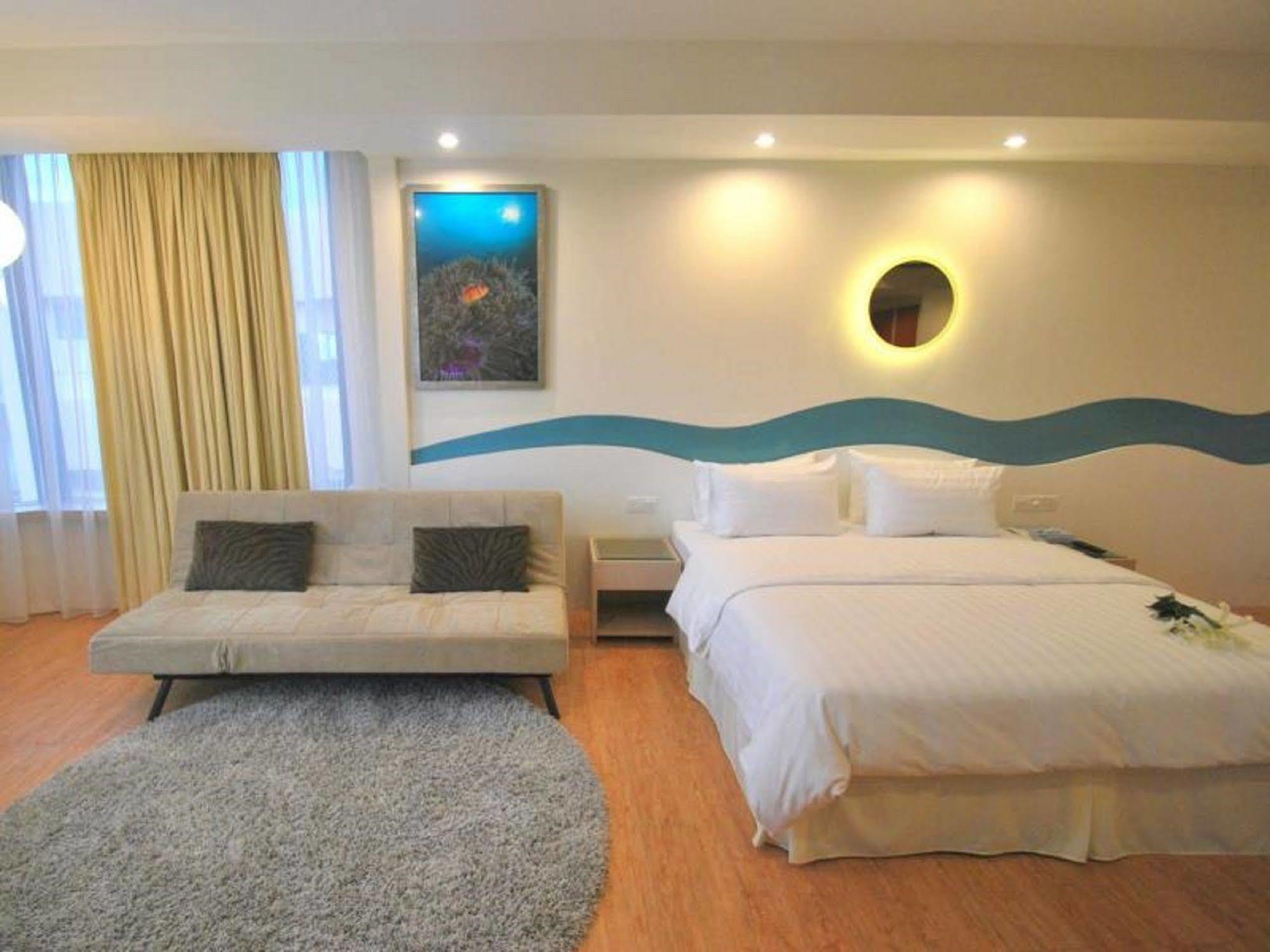 Oceania Hotel Kota Kinabalu Buitenkant foto