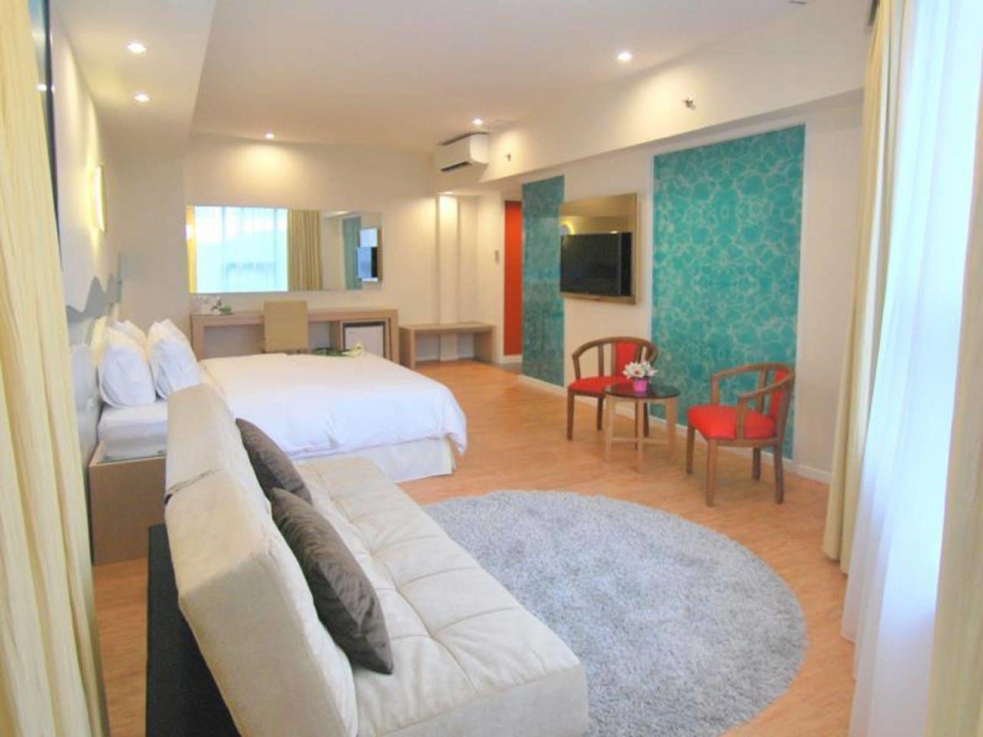 Oceania Hotel Kota Kinabalu Buitenkant foto