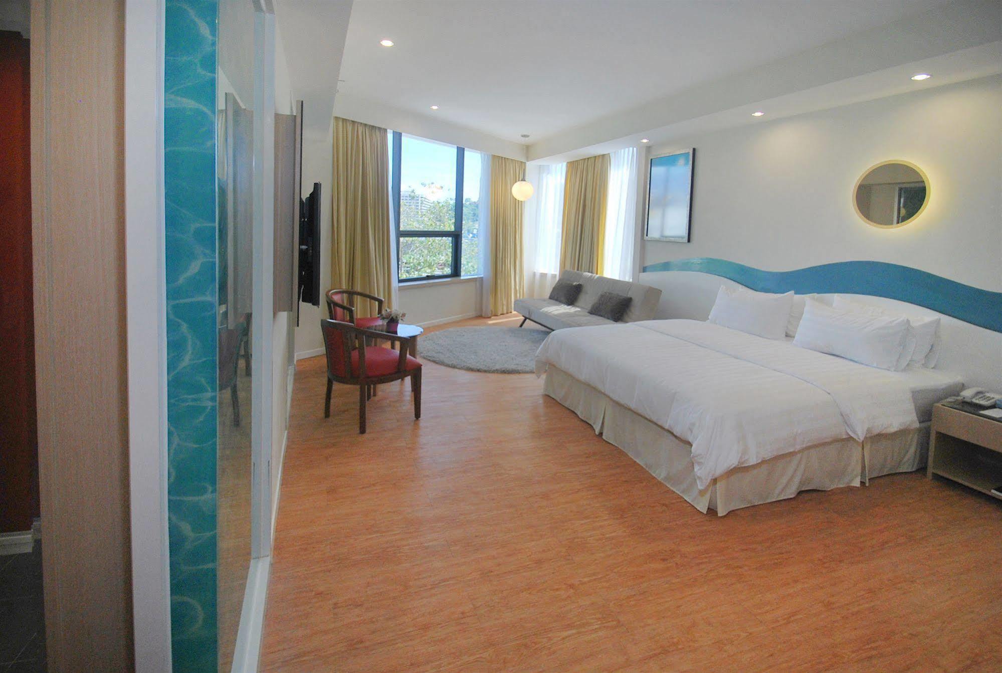 Oceania Hotel Kota Kinabalu Buitenkant foto
